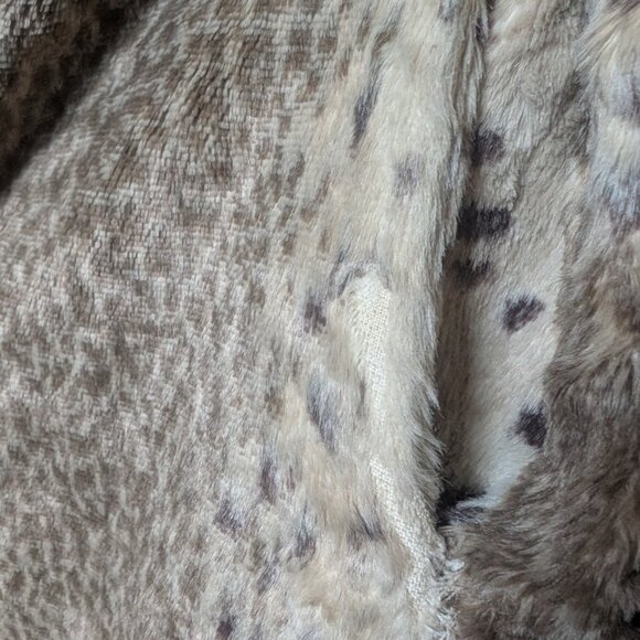 Vintage 70s Fit and Flare Mid Length Faux Fur Leopard Print Coat, Size 6 - Picture 13 of 13